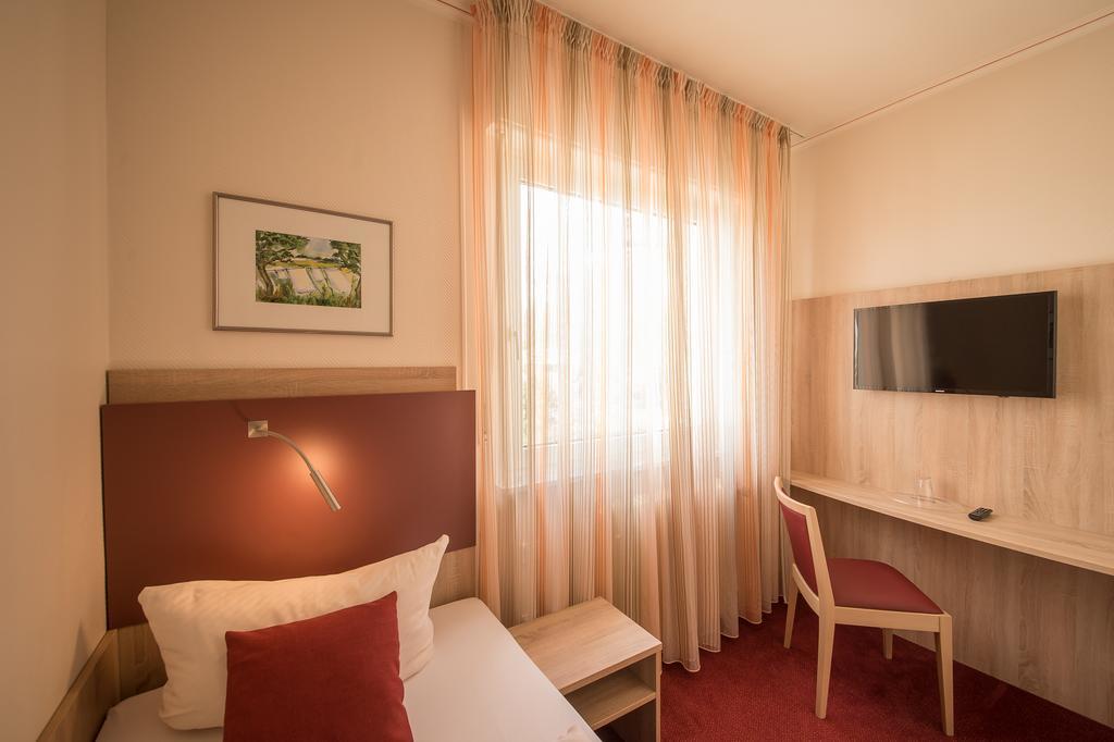 Hotel Leander Bitburg Eksteriør billede