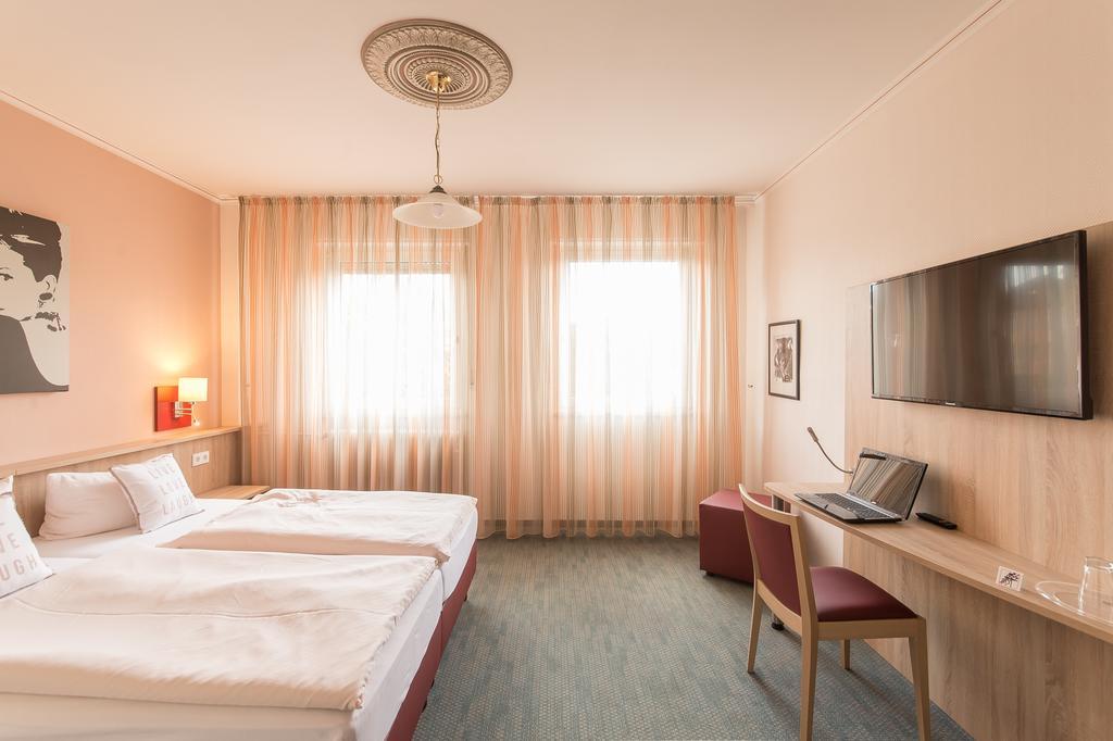Hotel Leander Bitburg Eksteriør billede
